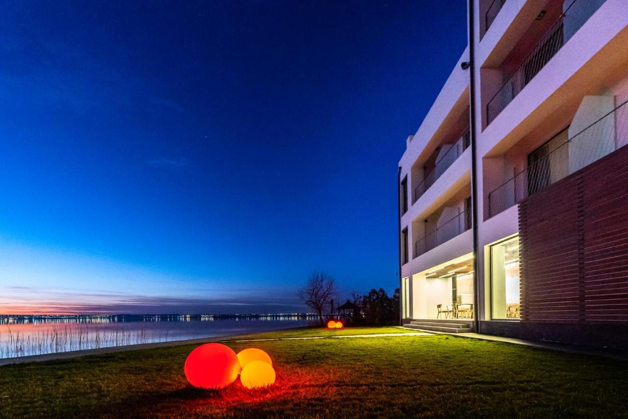 Готель Poeme Mamaia Retreat Екстер'єр фото